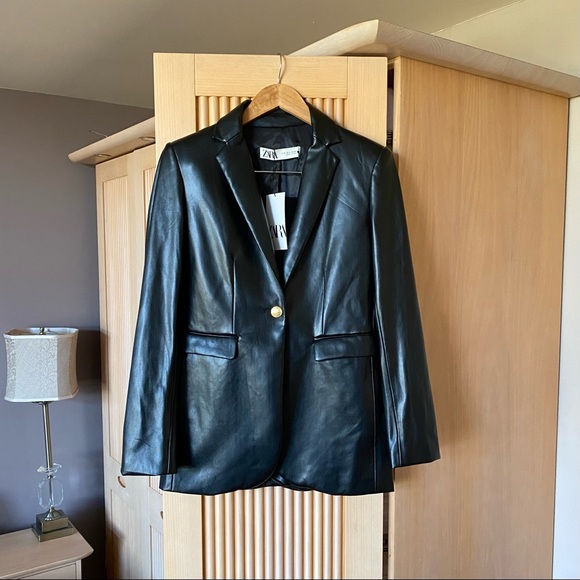 Zara faux leather blazer with gold button - Picture 5 of 15
